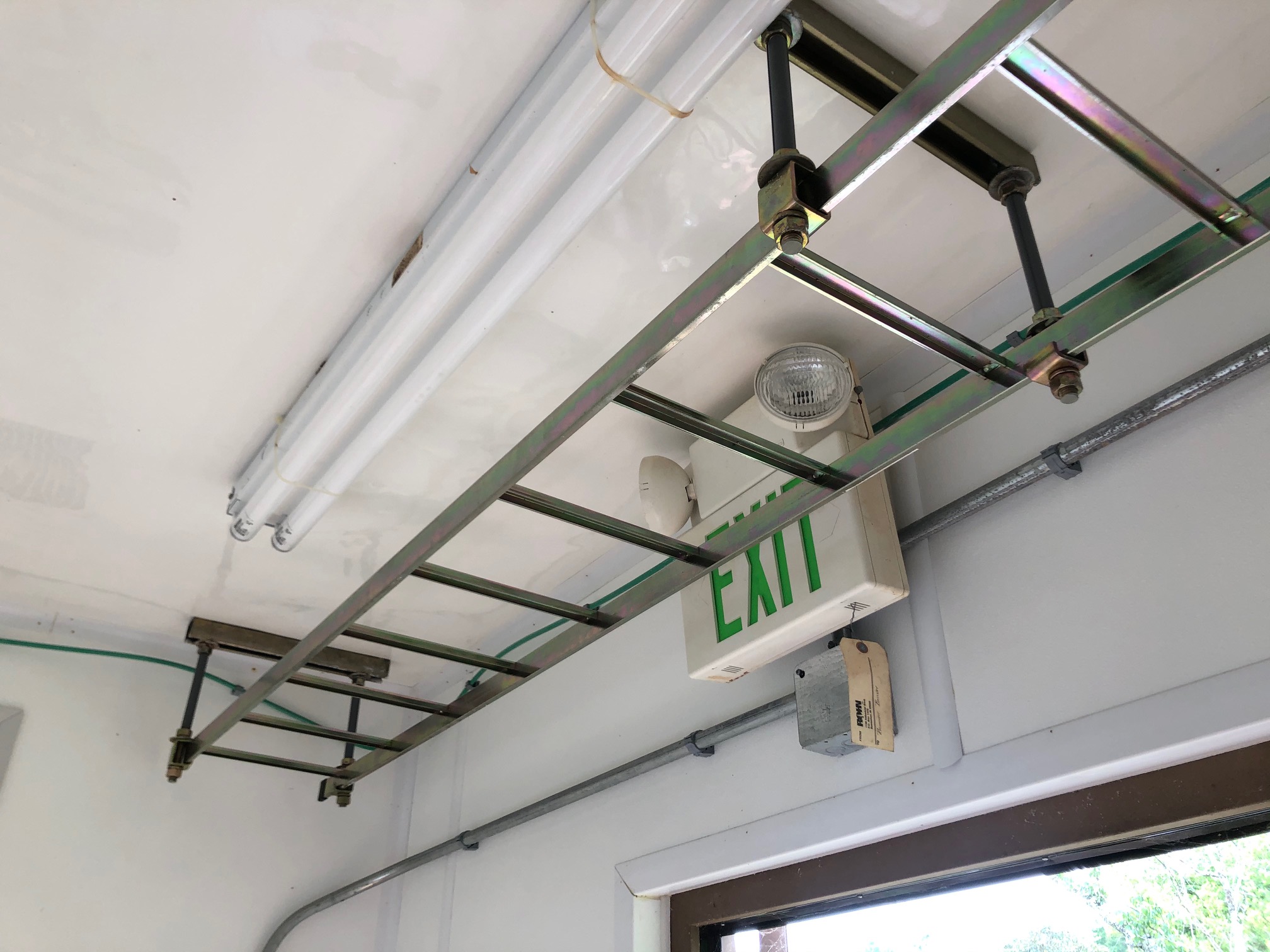 CABLE TRAY CEILING HANGING BAR